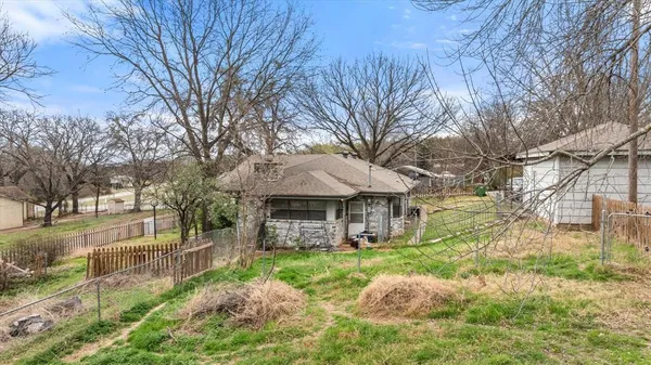 $1,800 | 2708 Cedarhill Street, Granbury, TX 76048