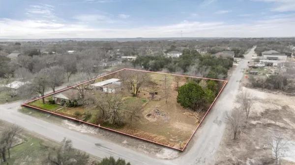 $1,800 | 2708 Cedarhill Street, Granbury, TX 76048