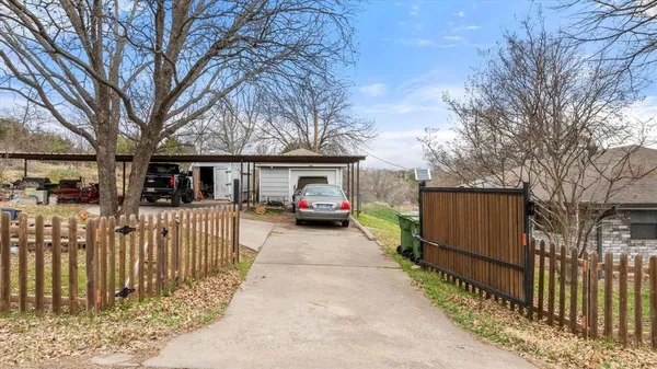 $1,800 | 2708 Cedarhill Street, Granbury, TX 76048