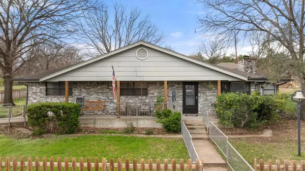 $1,800 | 2708 Cedarhill Street, Granbury, TX 76048