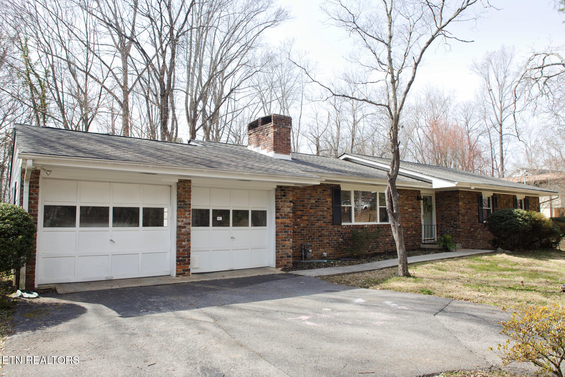 1036 West Outer Drive Oak Ridge, TN 37830 - Photo 1 of 45 2 Car Garage