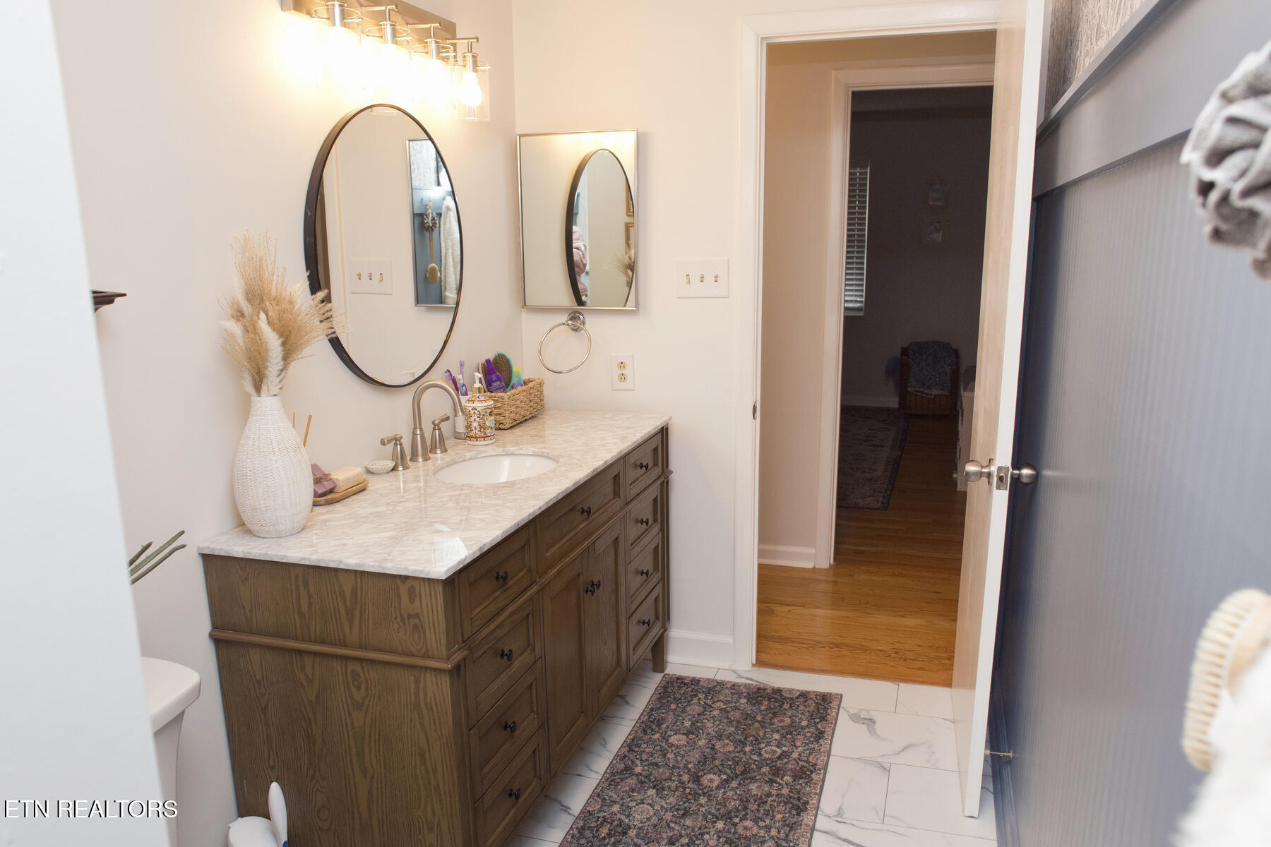 1036 West Outer Drive Oak Ridge, TN 37830 - Photo 11 of 45 Guest Bath