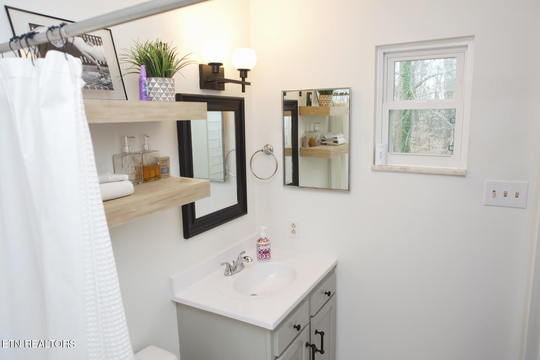 1036 West Outer Drive Oak Ridge, TN 37830 - Photo 19 of 45 Primary Bath