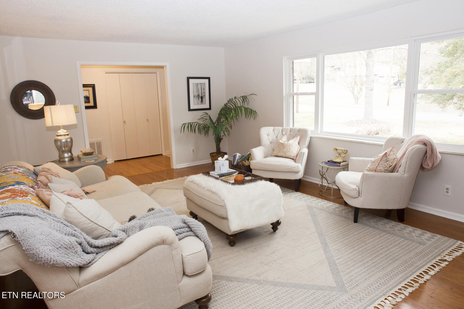 1036 West Outer Drive Oak Ridge, TN 37830 - Photo 7 of 45 Livingroom