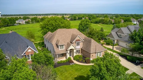 $949,900 | 2460 Bird Lane, Batavia, IL 60510