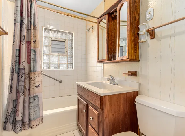 $259,900 | 8736 South 51st Avenue, Oak Lawn, IL 60453