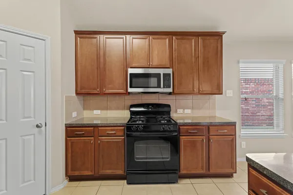 $2,049 | 2818 Lockeridge Oaks Drive, Spring, TX 77386