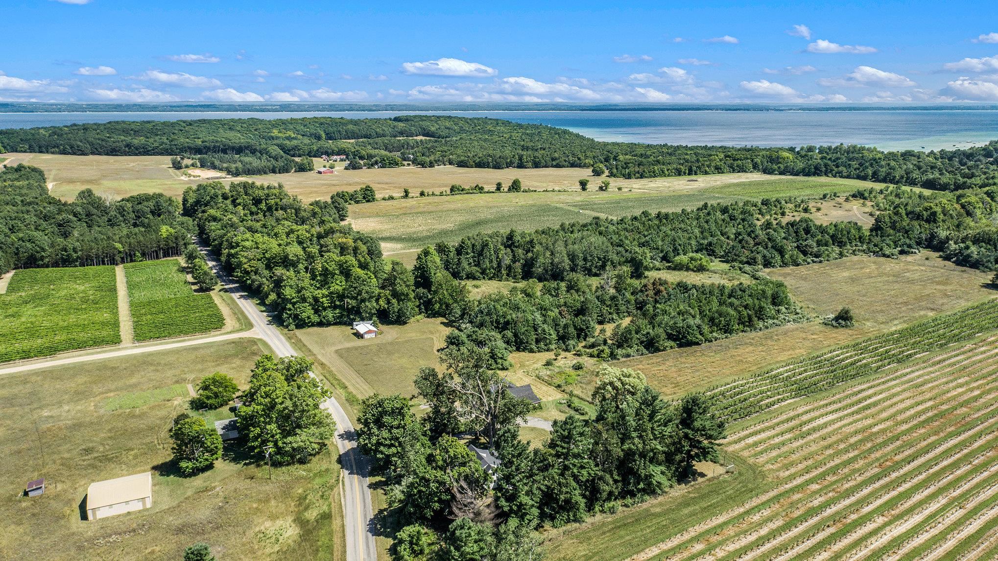 3802 Tompkins Road Traverse City, MI 49686 - Photo 38 of 46 1929685-D7D2AF1B-630A-4970-9748-6A6C21F7C9C3.JPG