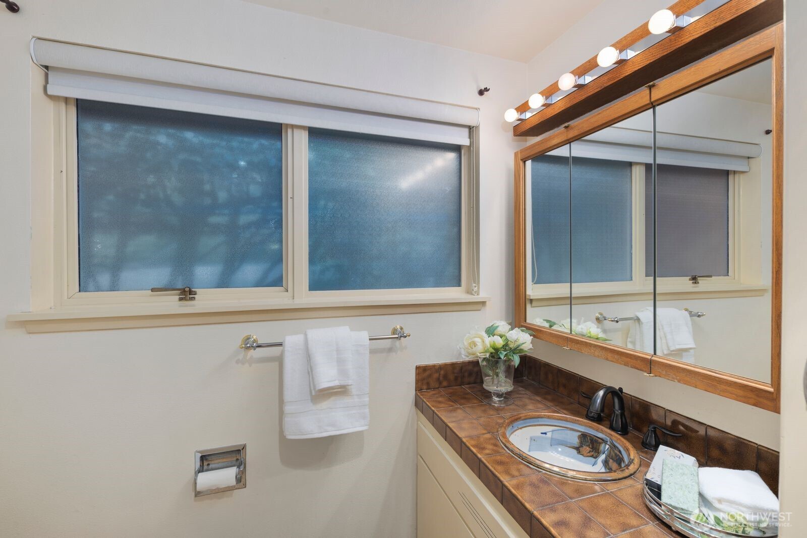 8433 221st Place Southwest Edmonds, WA 98026 - Photo 14 of 38
