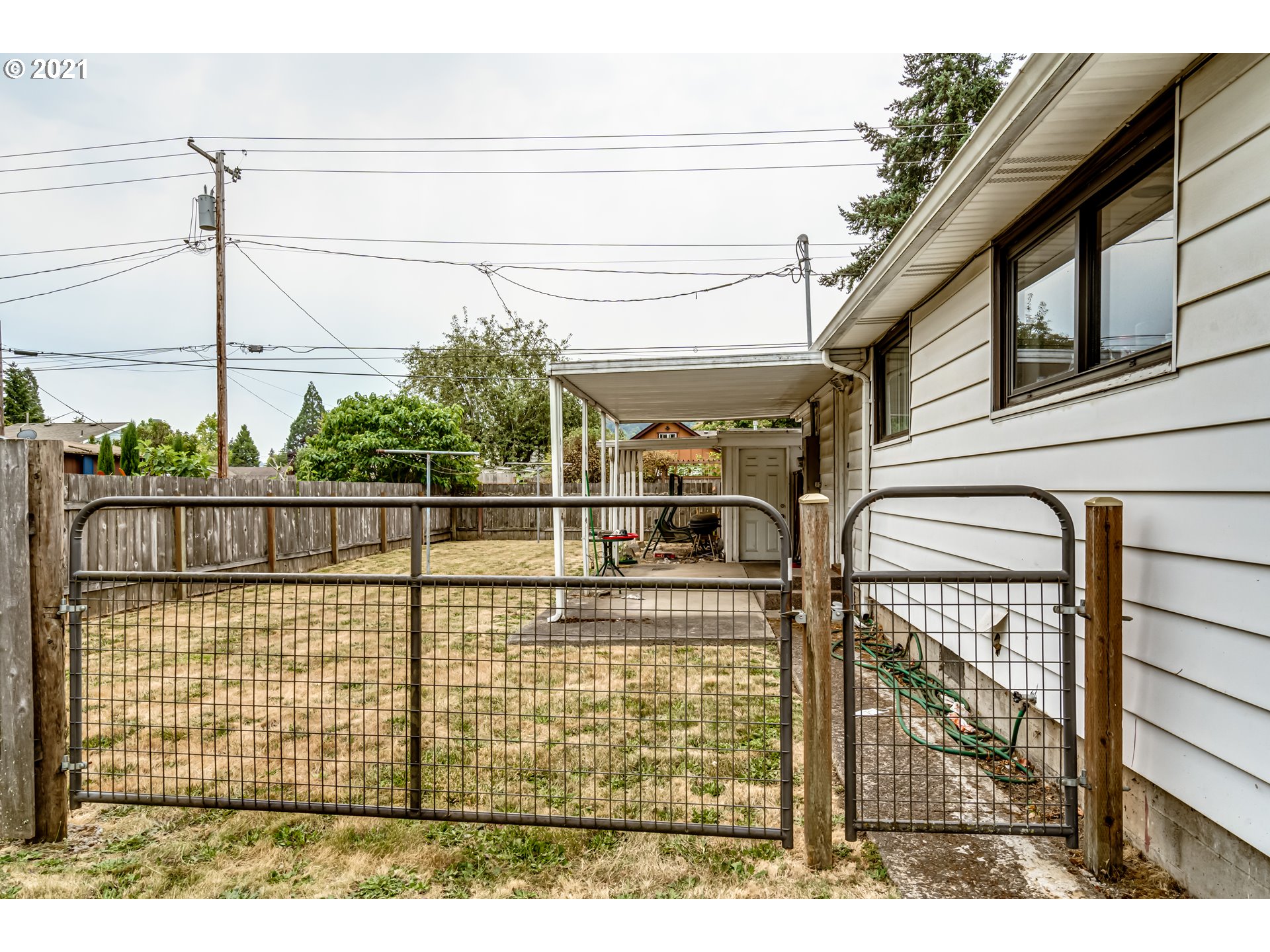 1265 E Street Springfield, OR 97477 - Photo 4 of 19