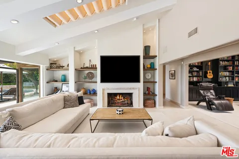 $25,000,000 | 29020 Cliffside Drive, Malibu, CA 90265