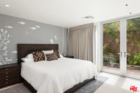 $25,000,000 | 29020 Cliffside Drive, Malibu, CA 90265