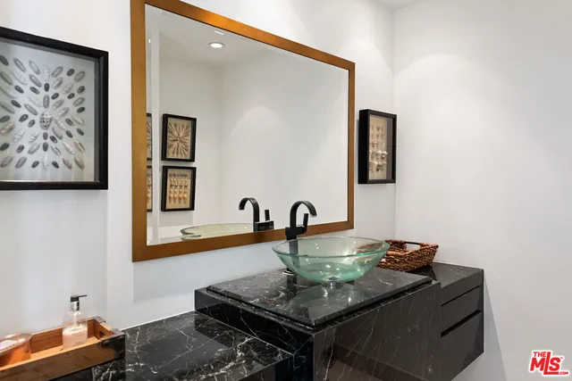 $25,000,000 | 29020 Cliffside Drive, Malibu, CA 90265