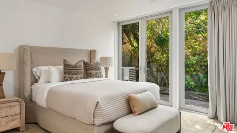 $25,000,000 | 29020 Cliffside Drive, Malibu, CA 90265