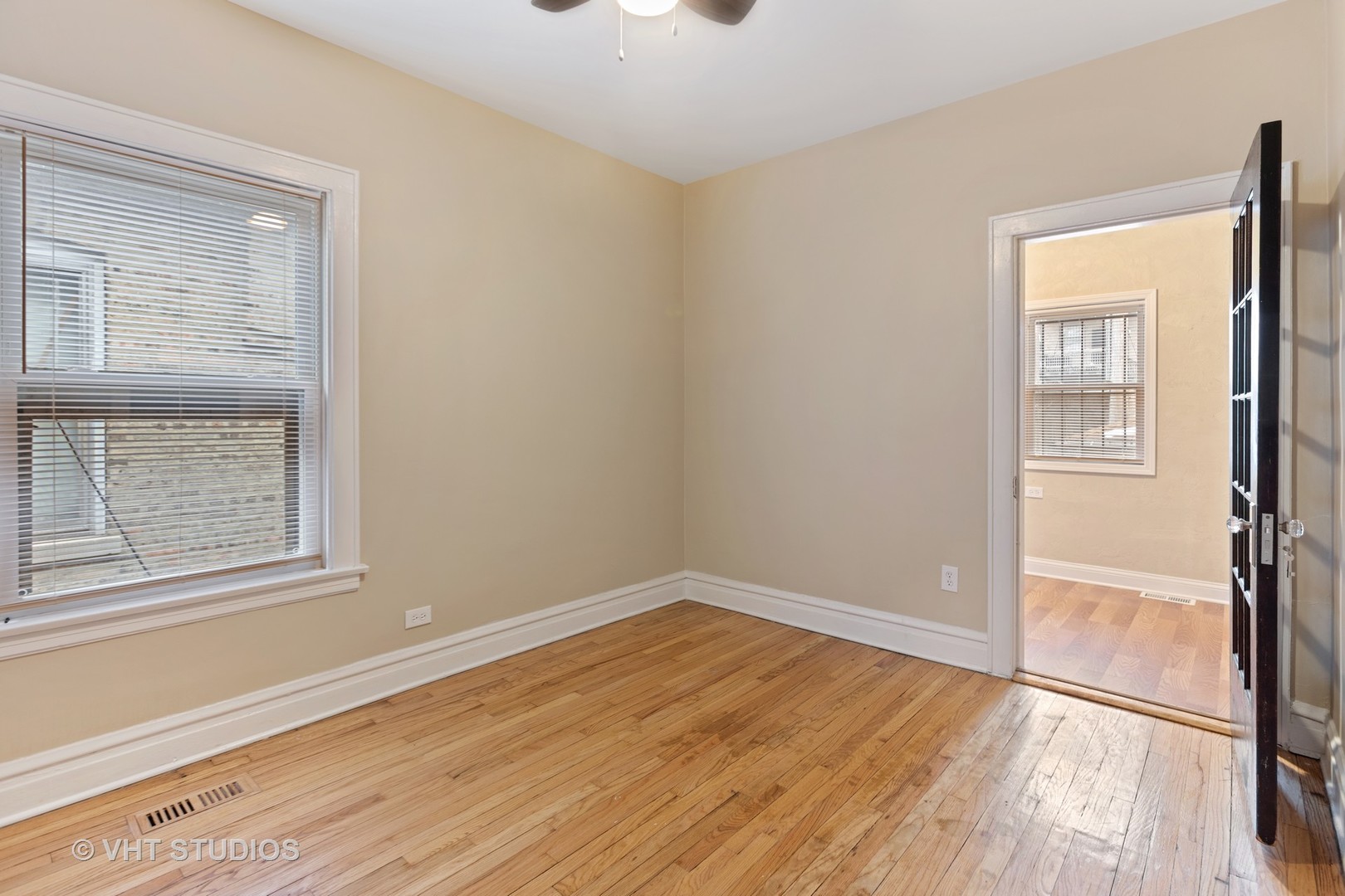 7949 South Manistee Avenue Chicago, IL 60617 - Photo 11 of 19