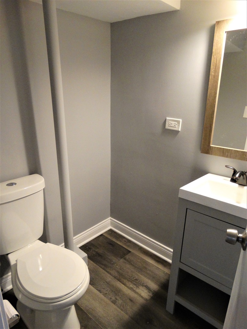 7949 South Manistee Avenue Chicago, IL 60617 - Photo 14 of 19