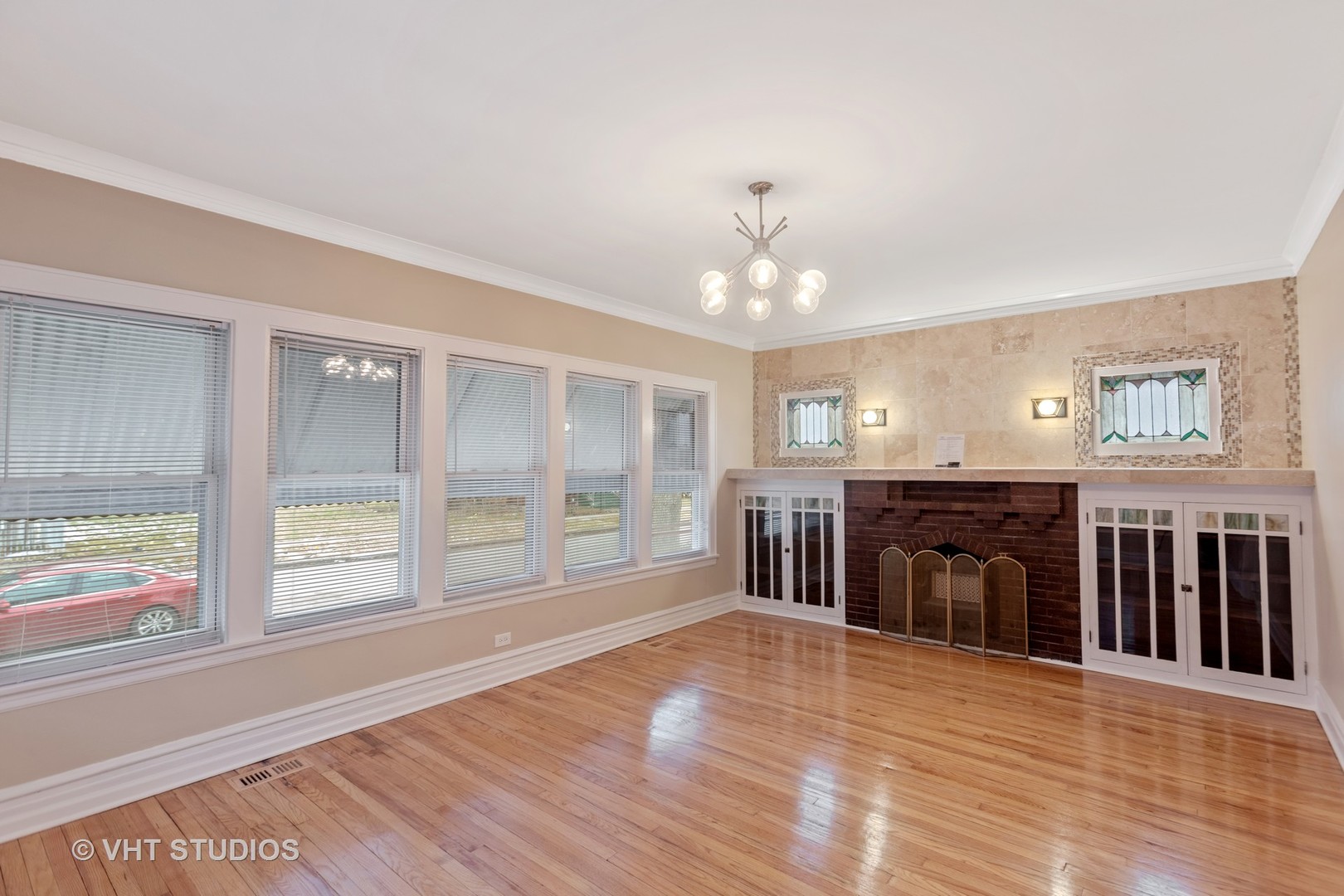 7949 South Manistee Avenue Chicago, IL 60617 - Photo 3 of 19