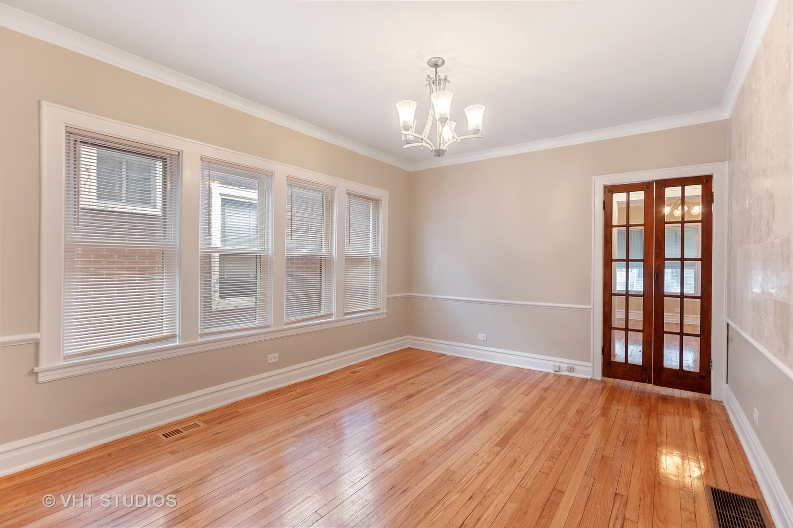 7949 South Manistee Avenue Chicago, IL 60617 - Photo 5 of 19