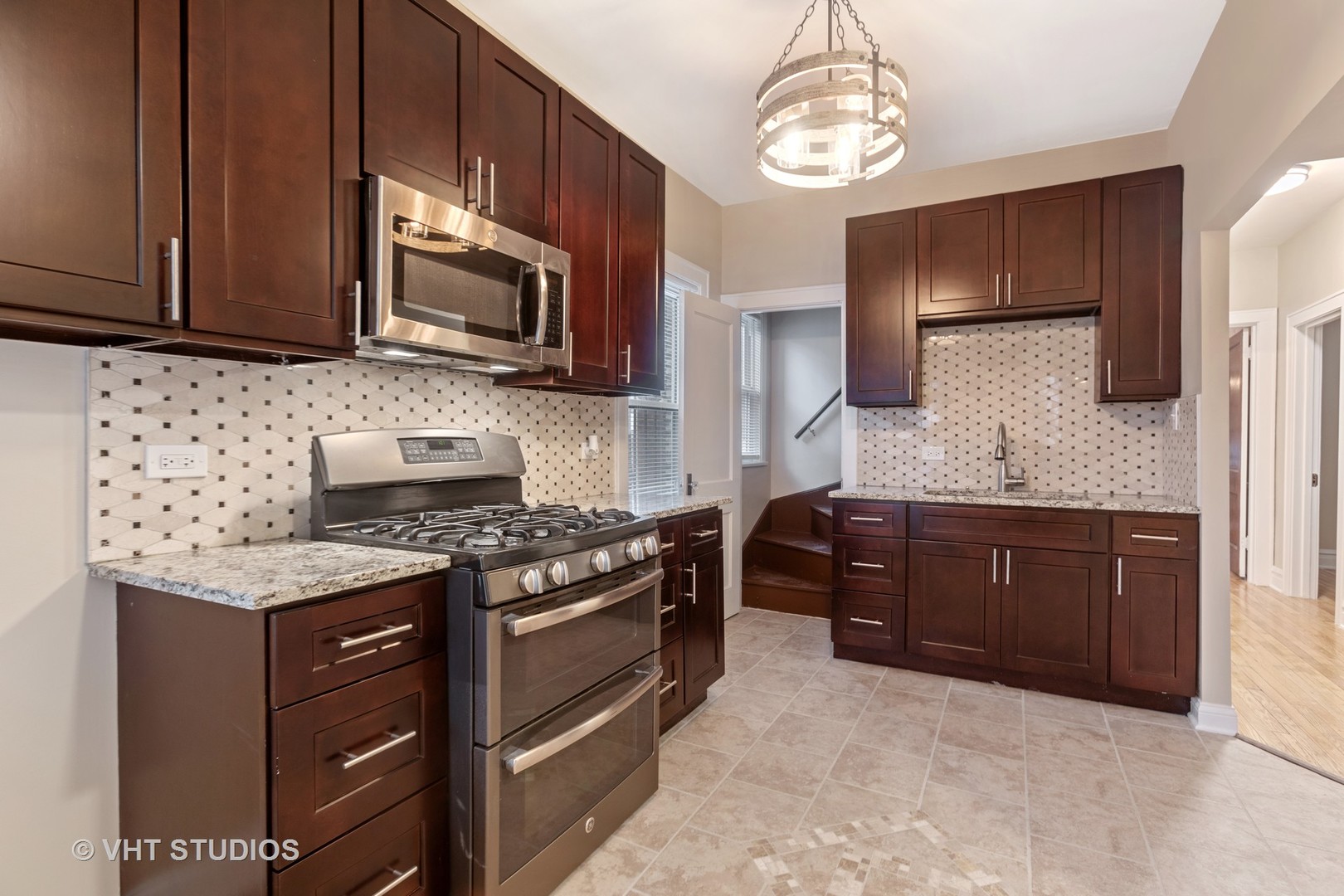 7949 South Manistee Avenue Chicago, IL 60617 - Photo 9 of 19