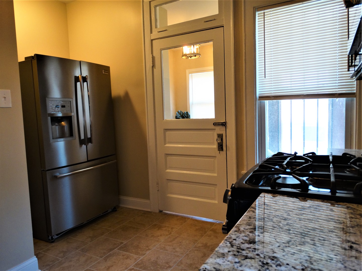 7949 South Manistee Avenue Chicago, IL 60617 - Photo 10 of 19