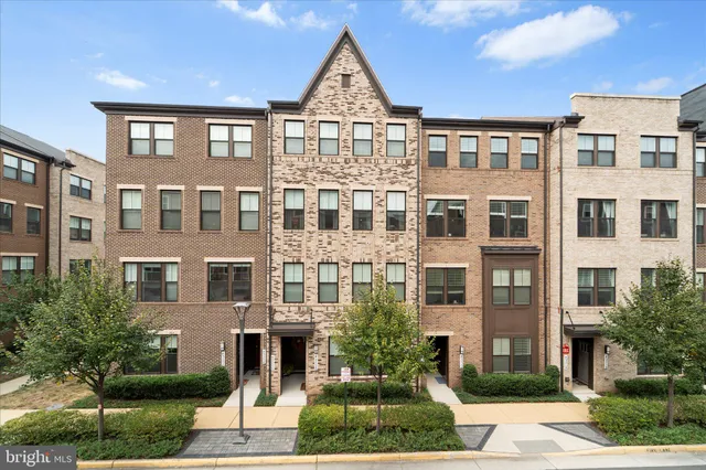 $595,000 | 45206 Lettermore Square, Sterling, VA 20166