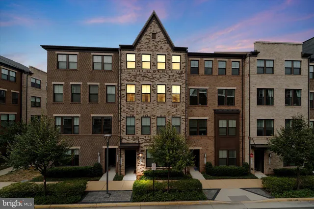 $595,000 | 45206 Lettermore Square, Sterling, VA 20166