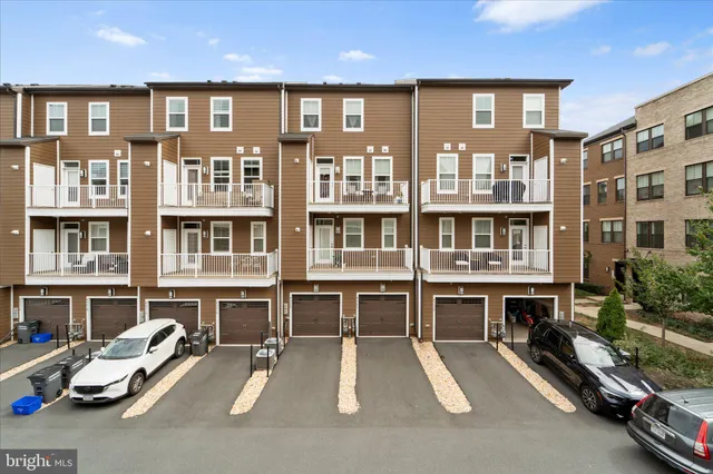 $595,000 | 45206 Lettermore Square, Sterling, VA 20166