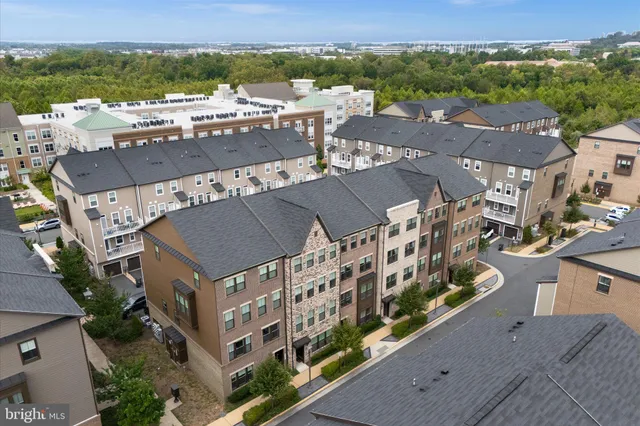 $595,000 | 45206 Lettermore Square, Sterling, VA 20166