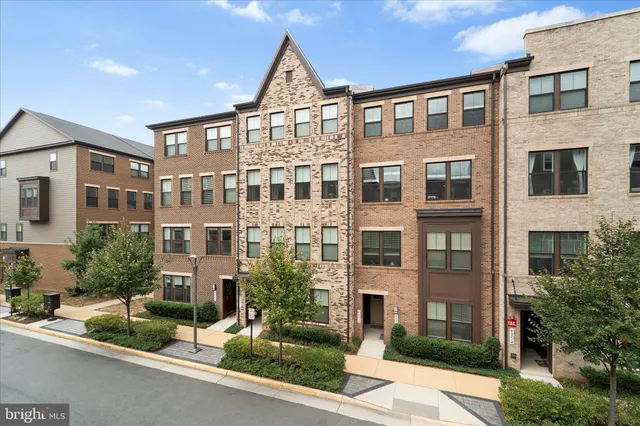 $595,000 | 45206 Lettermore Square, Sterling, VA 20166