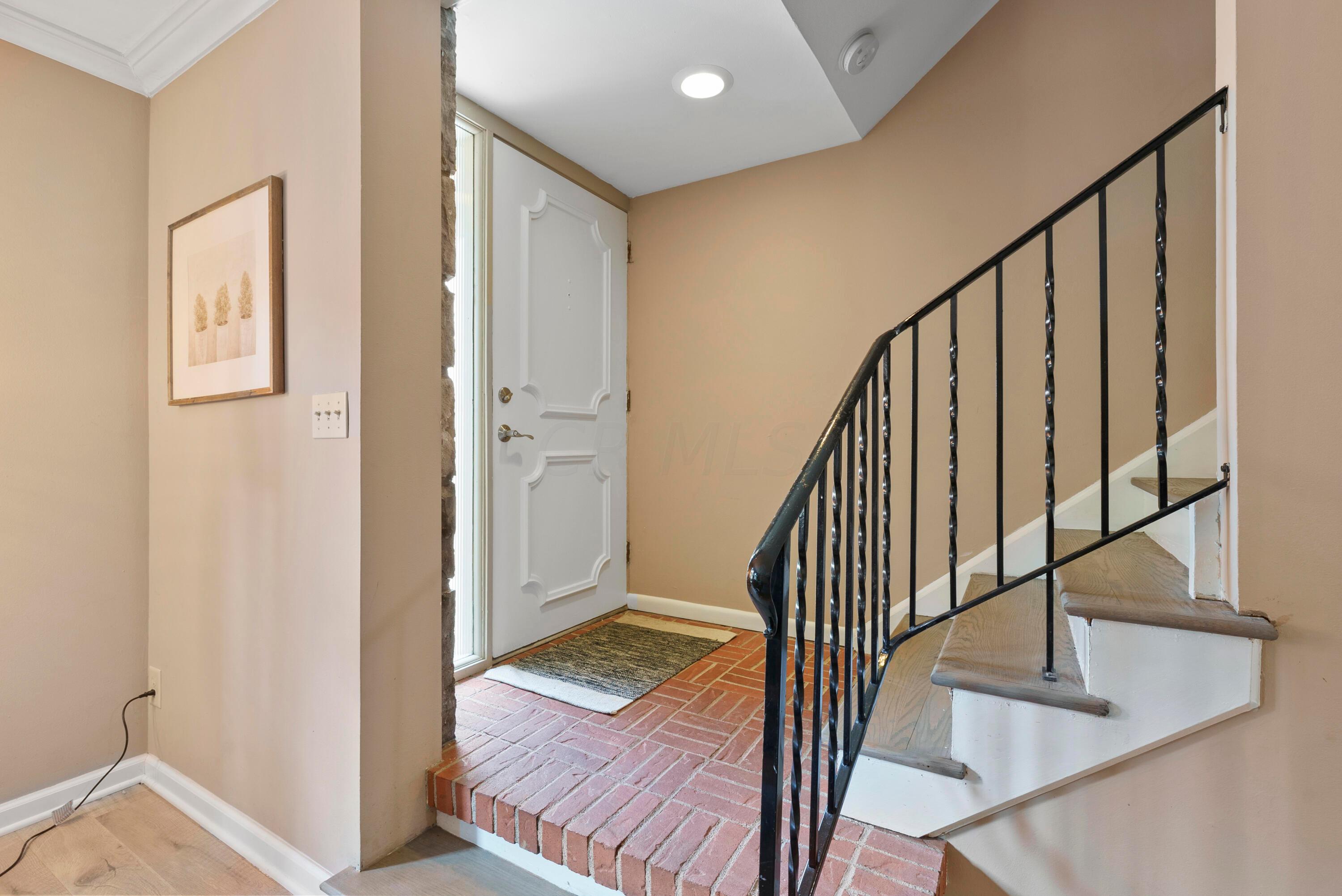 3600 Reed Road, Unit 20 Columbus, OH 43220 - Photo 18 of 41 Entryway