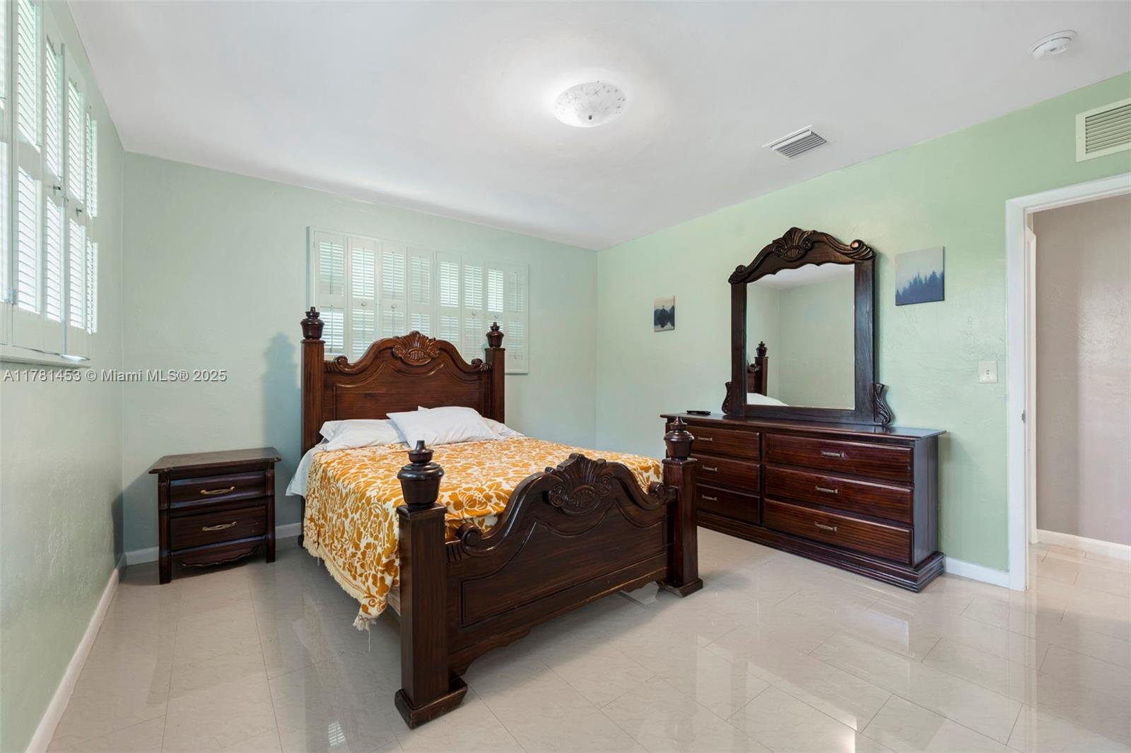 Biscayne Gardens Miami, FL 33167 - Photo 11 of 22