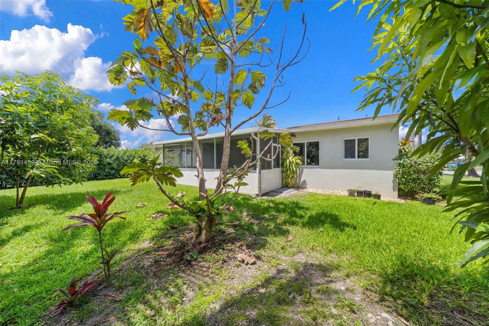 Biscayne Gardens Miami, FL 33167 - Photo 15 of 22