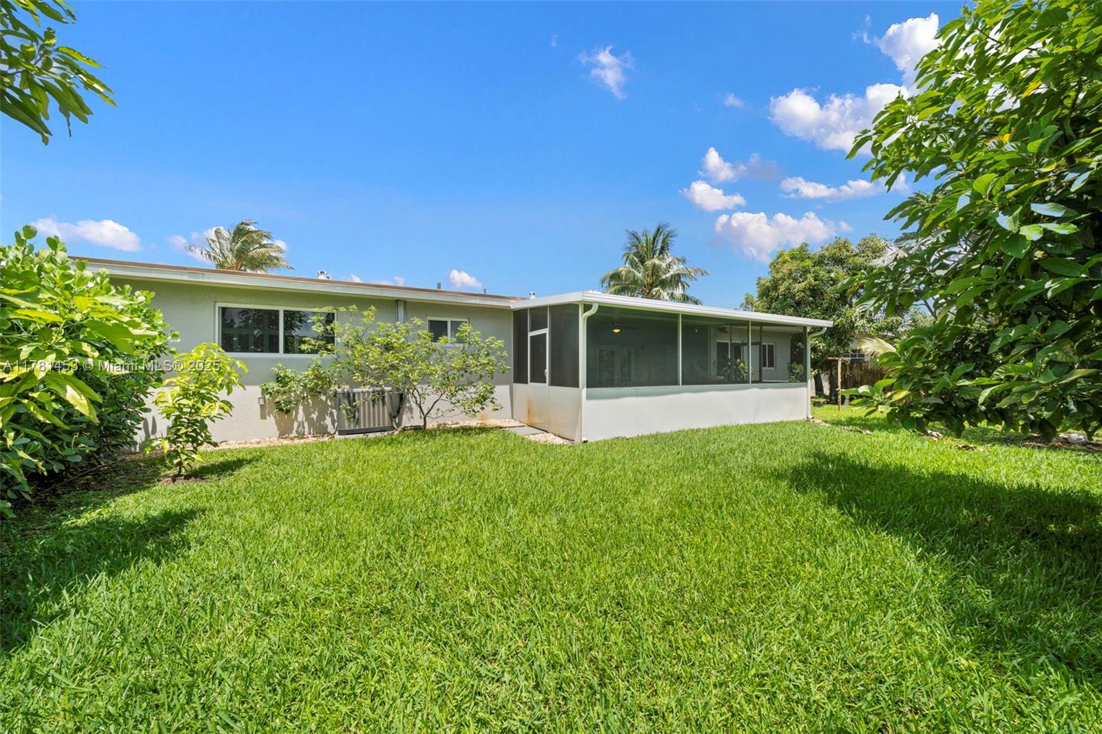 Biscayne Gardens Miami, FL 33167 - Photo 16 of 22