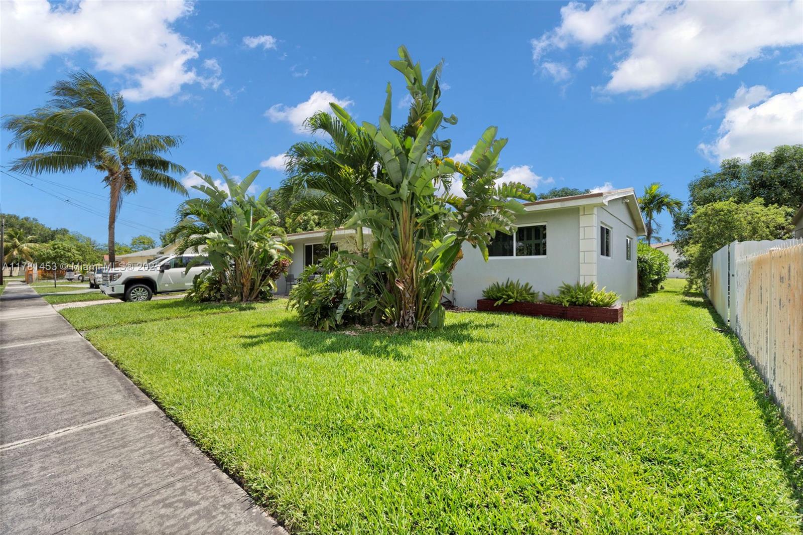 Biscayne Gardens Miami, FL 33167 - Photo 17 of 22