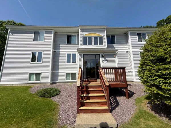 $2,500 | 330 Sunderland Road, Unit 39, Worcester, MA 01604