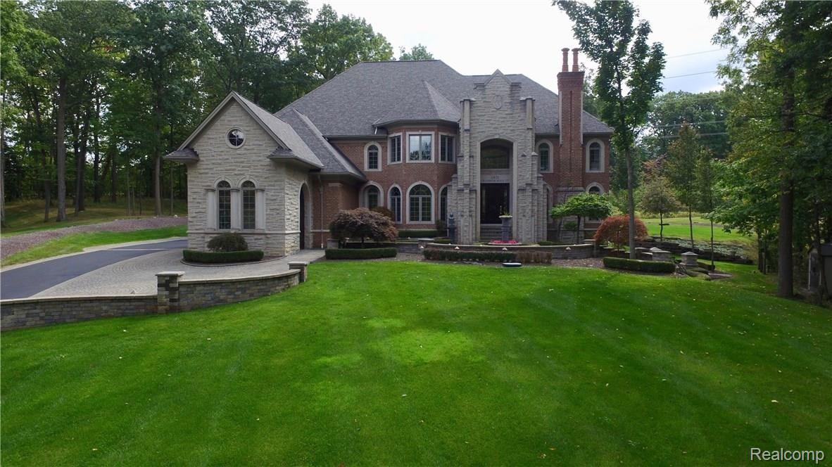 2831 Cranbrook Ridge Court Rochester, MI 48306 - Photo 46 of 47 DJI_0017.jpg