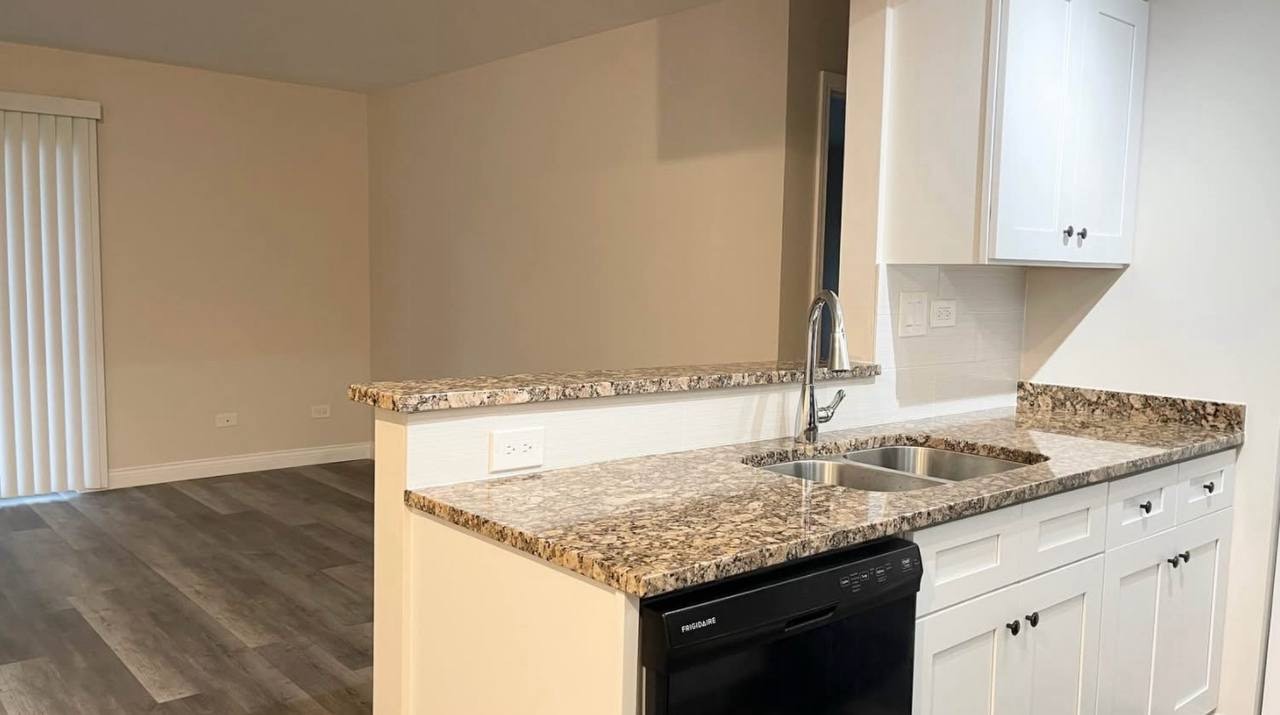 633 South Virginia Road, Unit 116 Crystal Lake, IL 60014 - Photo 4 of 10