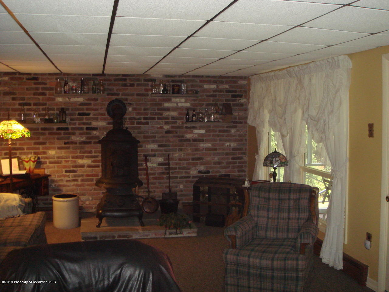 11 Rindgen Lane Pittston, PA 18643 - Photo 4 of 7 Living room