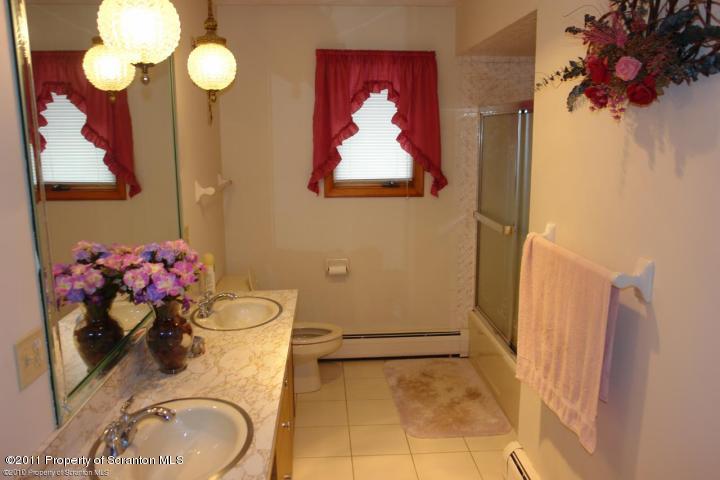 11 Rindgen Lane Pittston, PA 18643 - Photo 7 of 7 Bathroom
