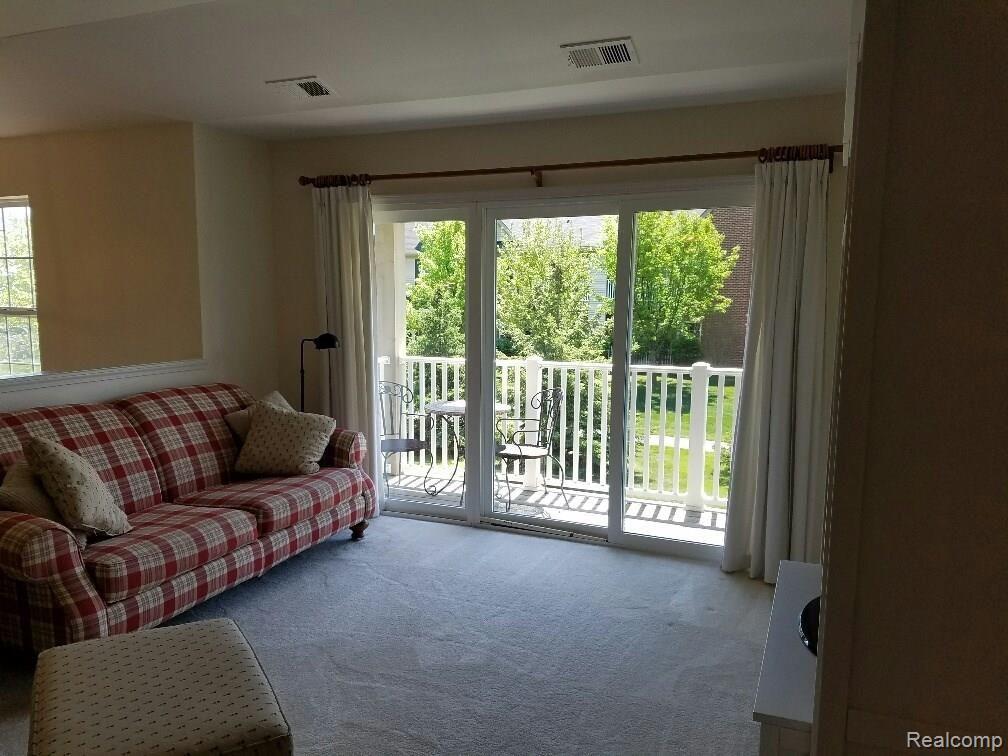 4114 Hampton Ridge Boulevard, Unit 11 Howell, MI 48843 - Photo 18 of 25 20160519_131800_resized.jpg