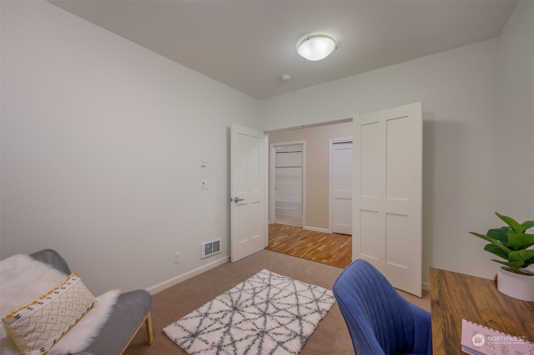 505 5th Avenue South, Unit 203 Edmonds, WA 98020 - Photo 20 of 24 a bedroom with a bed and a potted plant