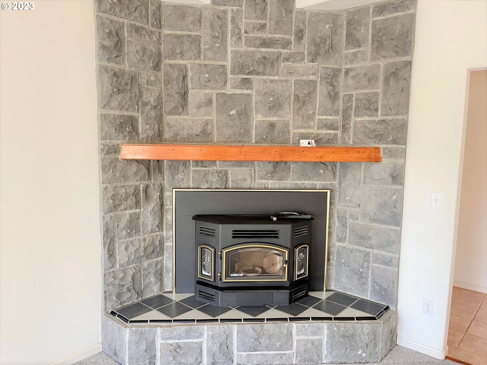 919 3rd Street Brookings, OR 97415 - Photo 11 of 36 a fireplace with a clock on wall
