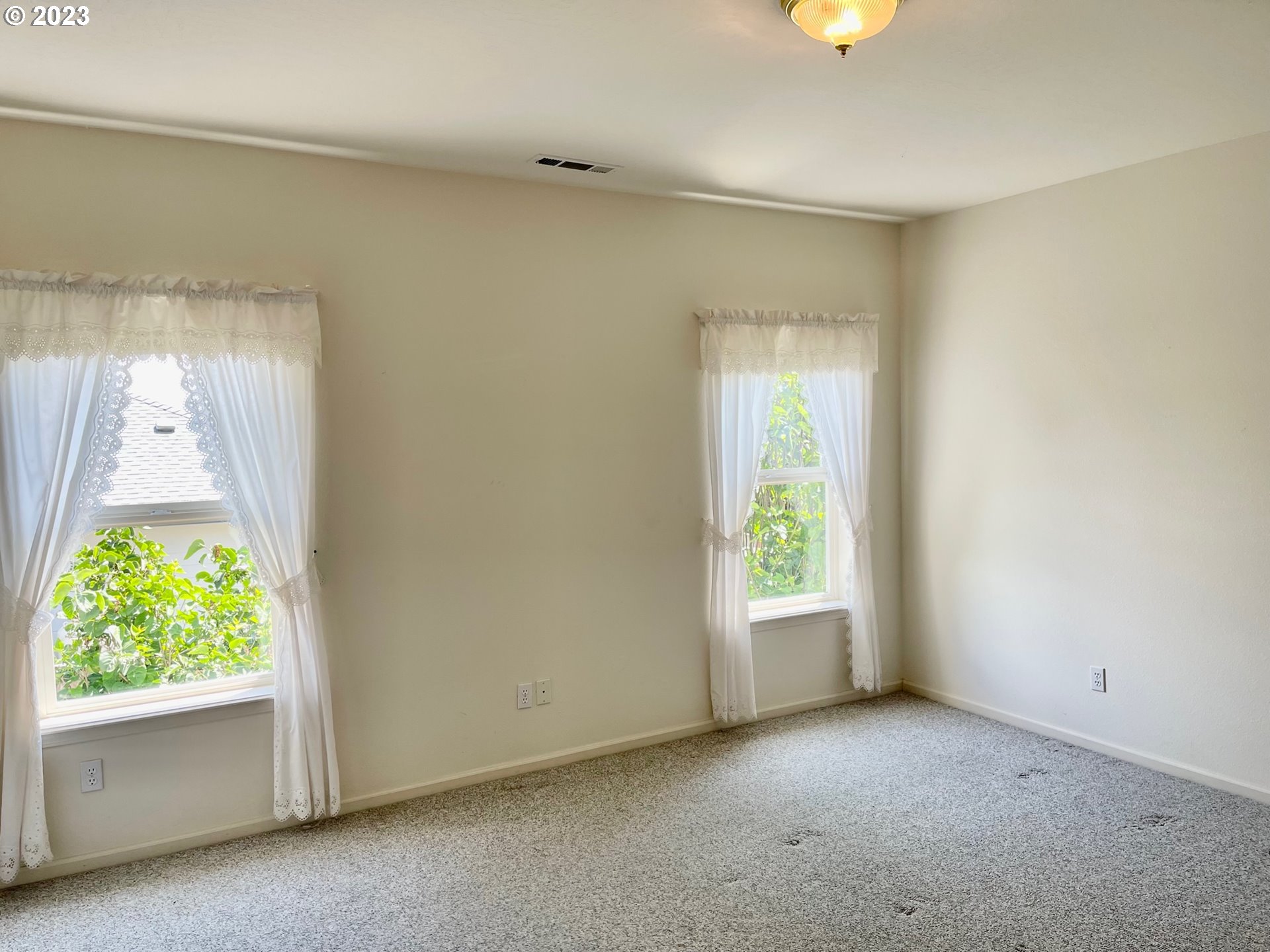 919 3rd Street Brookings, OR 97415 - Photo 21 of 36 an empty room with a window