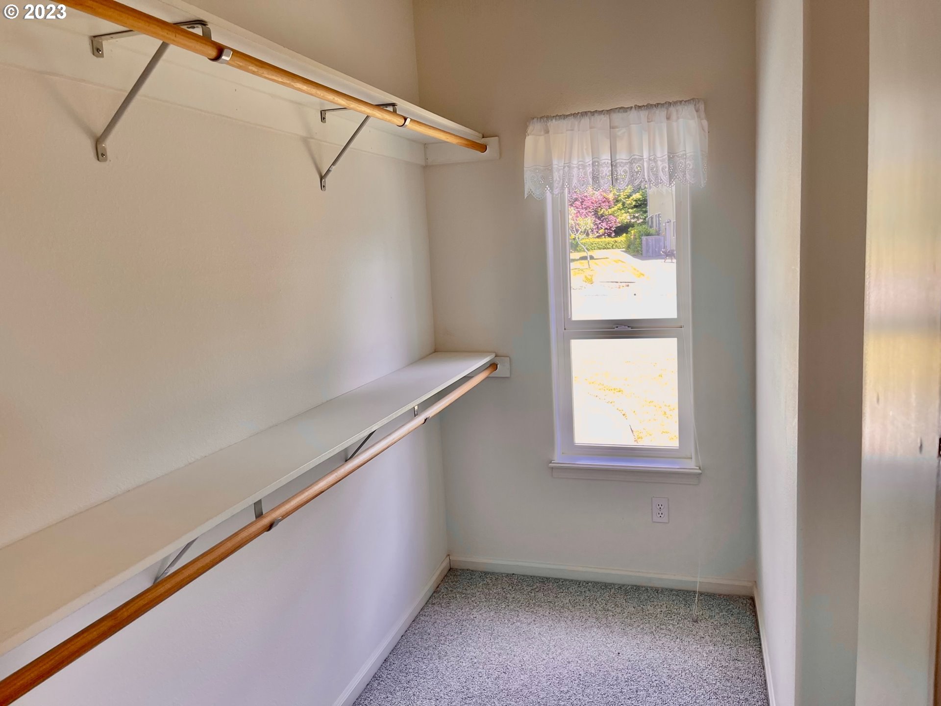 919 3rd Street Brookings, OR 97415 - Photo 23 of 36 a view of an empty room