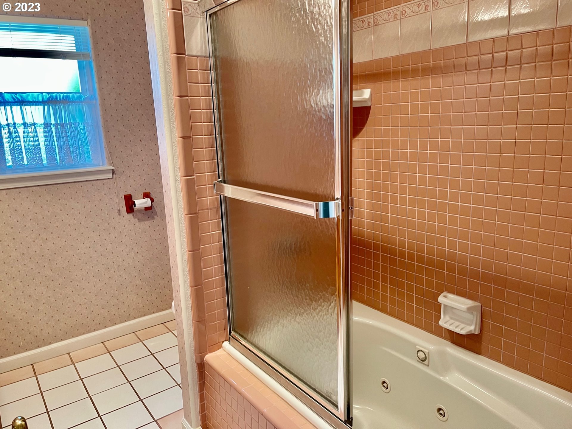 919 3rd Street Brookings, OR 97415 - Photo 27 of 36 a bathroom with a shower