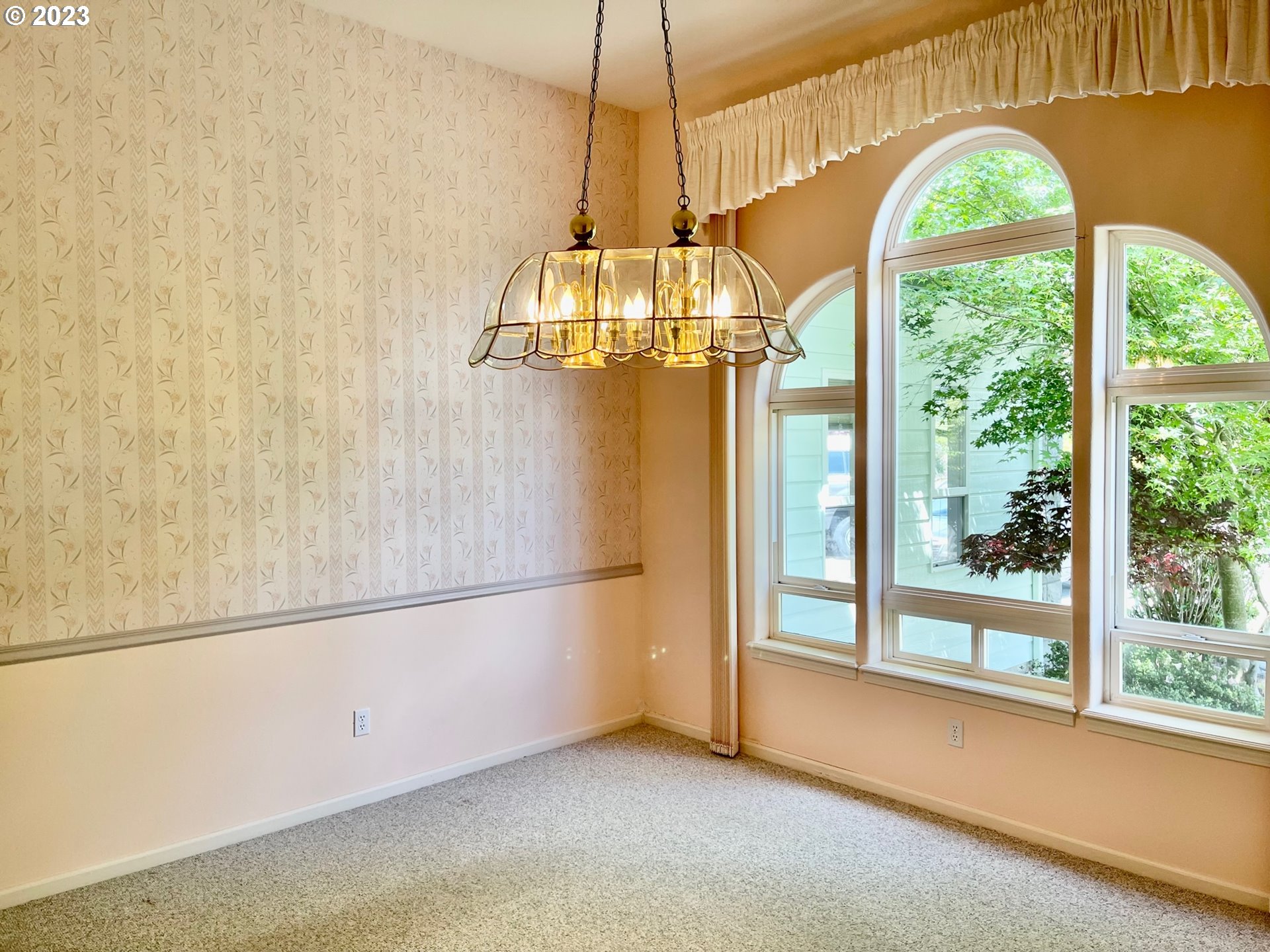 919 3rd Street Brookings, OR 97415 - Photo 8 of 36 a view of a windows in the room