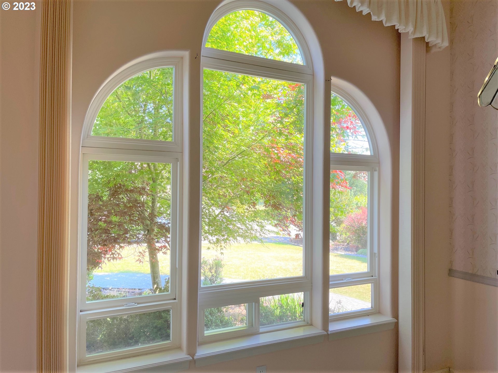 919 3rd Street Brookings, OR 97415 - Photo 9 of 36 a view of empty room with front door