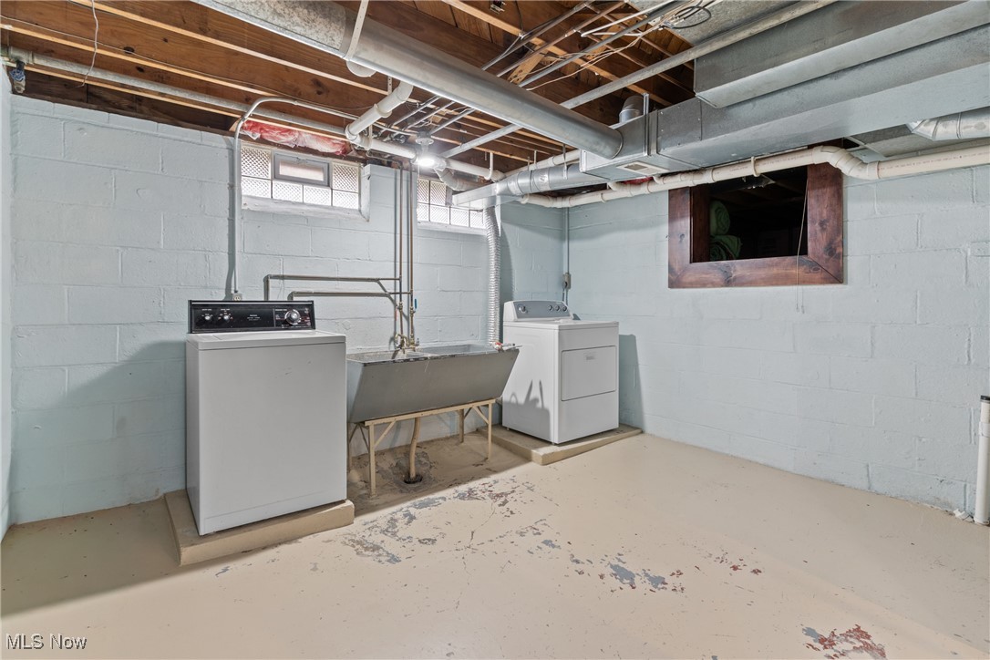 7514 Spring Garden Road Cleveland, OH 44129 - Photo 26 of 30 Below grade area featuring washer and clothes dryer
