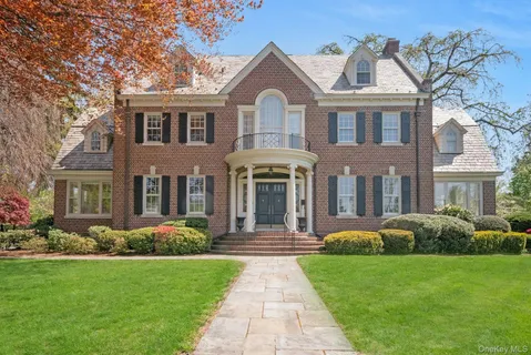 $2,950,000 | 7 Forest Circle, New Rochelle, NY 10804