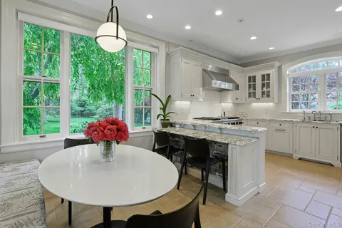 $2,950,000 | 7 Forest Circle, New Rochelle, NY 10804